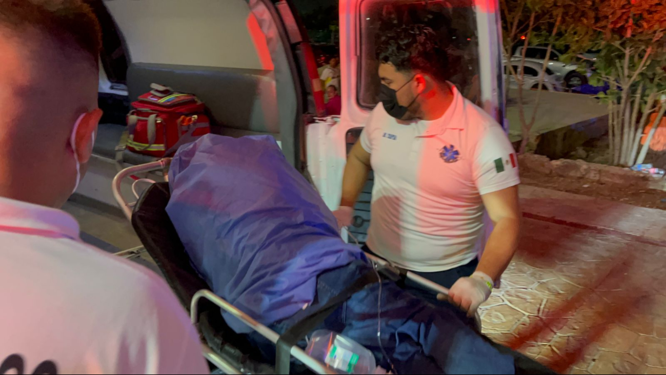 El tendero fue atendido por paramédicos en Cancún