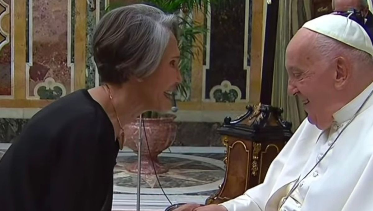 Así fue el saludo entre Florinda Meza y El Papa