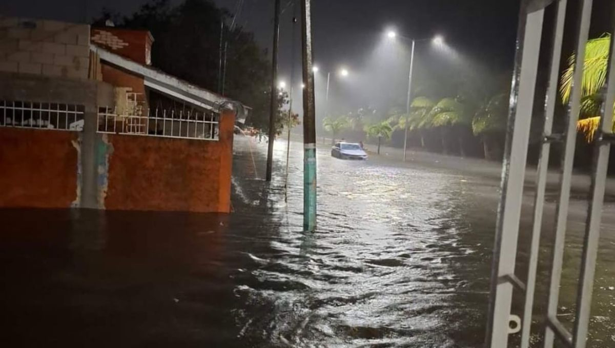 Intensas lluvias en Chetumal dejan graves inundaciones, autos varados y fallos de electricidad    