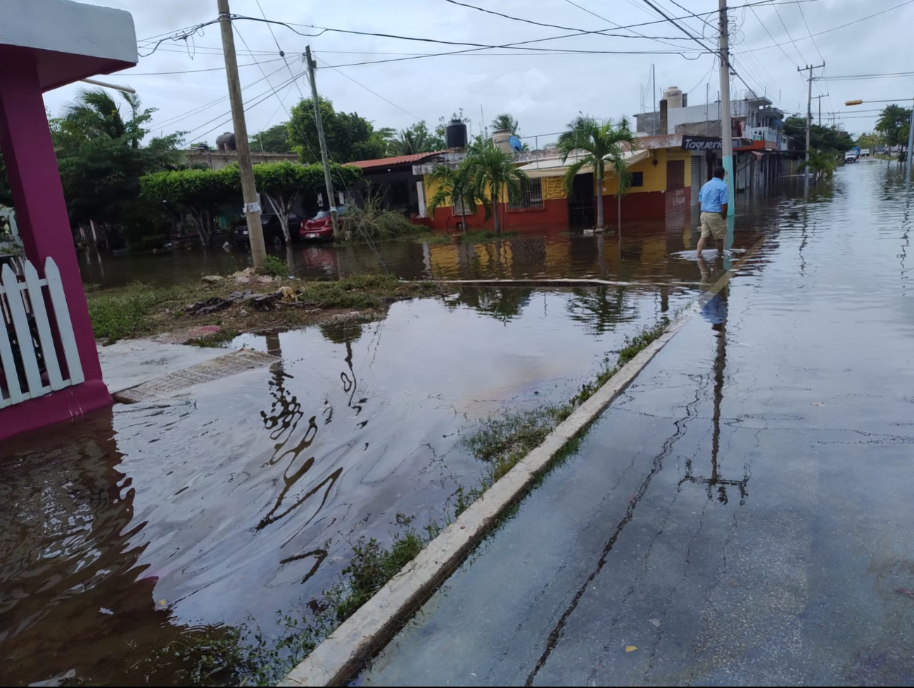 Fuertes lluvias azotan la ciudad de Chetumal, Quintana Roo /Carlos Fabro