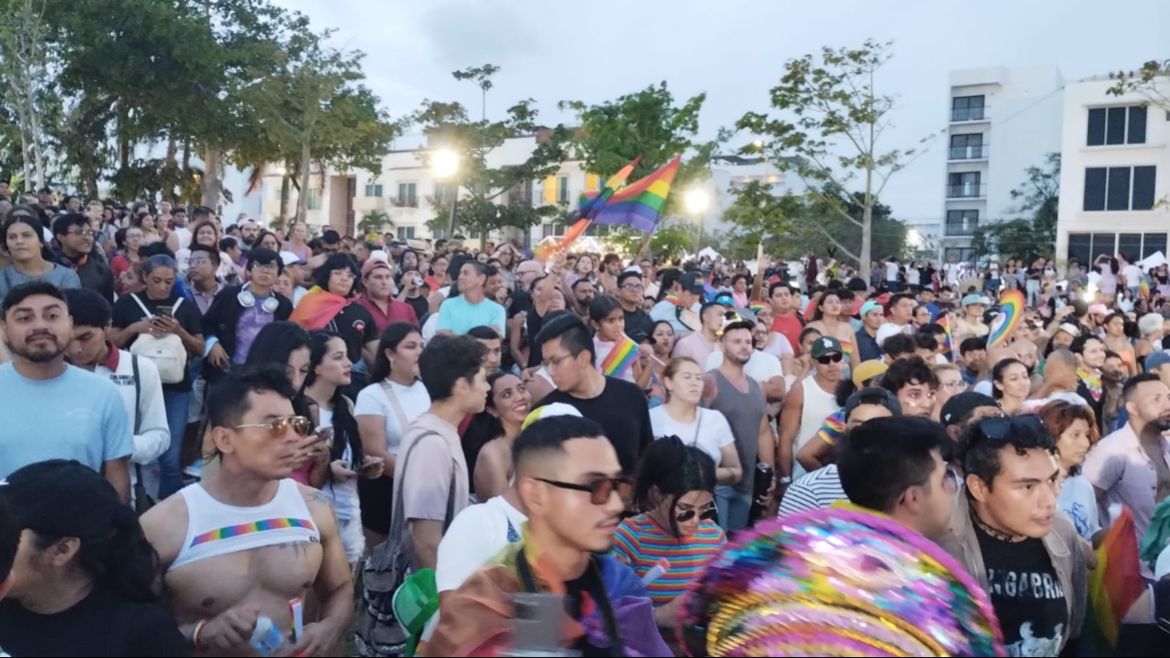 Arcoíris de la fiesta del Orgullo invade la Quinta Avenida