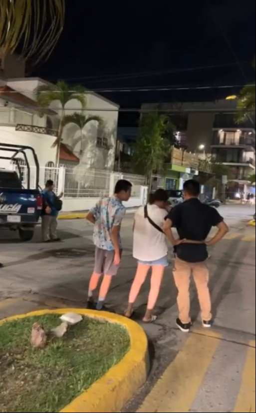 Vecinos de la región acudieron a la escena del crimen en Playa del Carmen