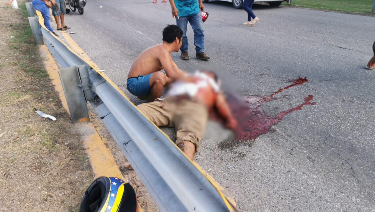 Muere "mandaditos" tras chocar y terminar con las víscera de fuera en Ciudad del Carmen  