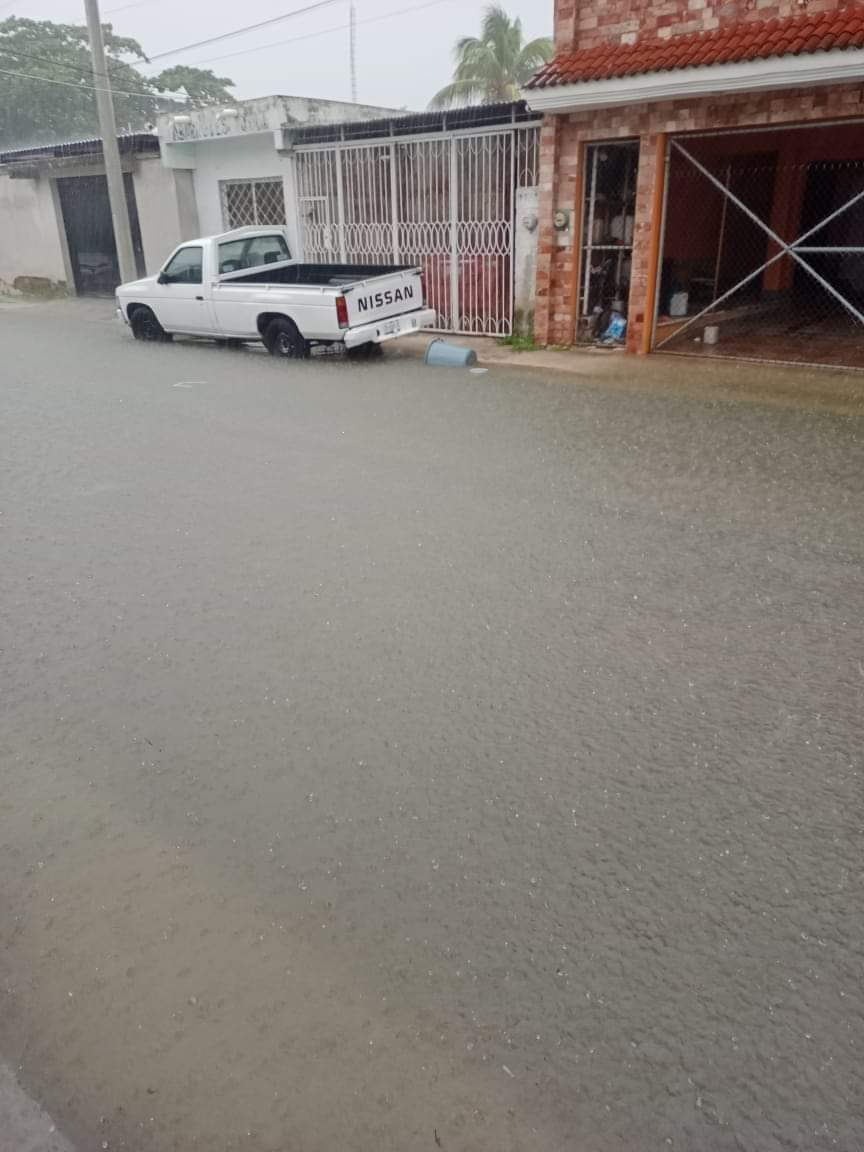 as principales calles del municipio de Campeche presentan un aumento en el nivel del agua