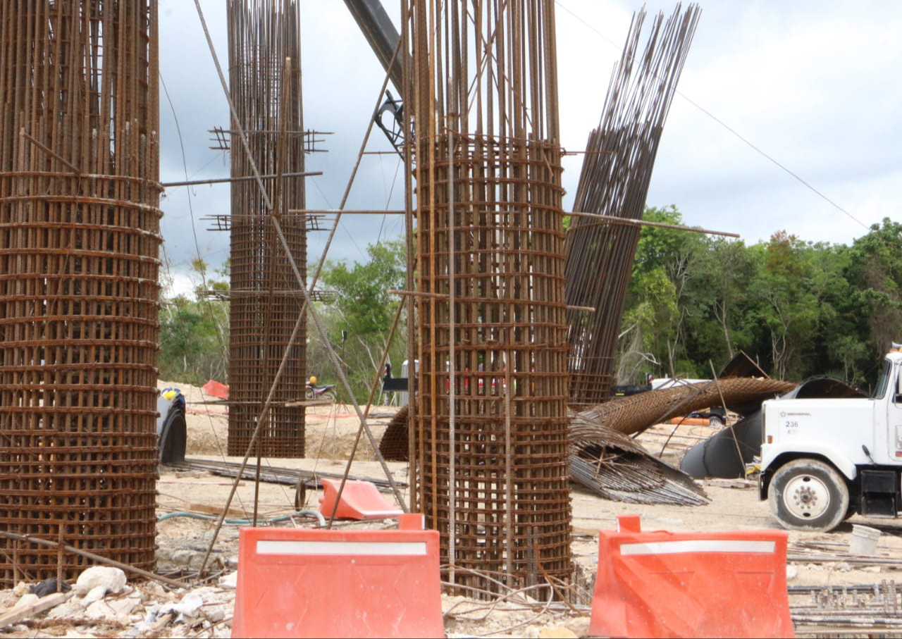 Colapsan estructuras de hierro para el Tren Maya en Chetumal