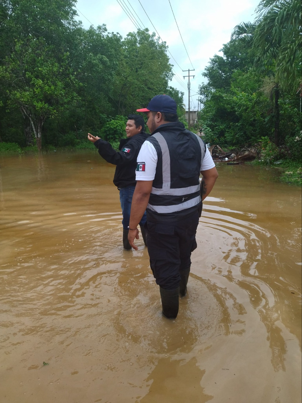 Hay inundaciones en comunidades de Lázaro Cárdenas