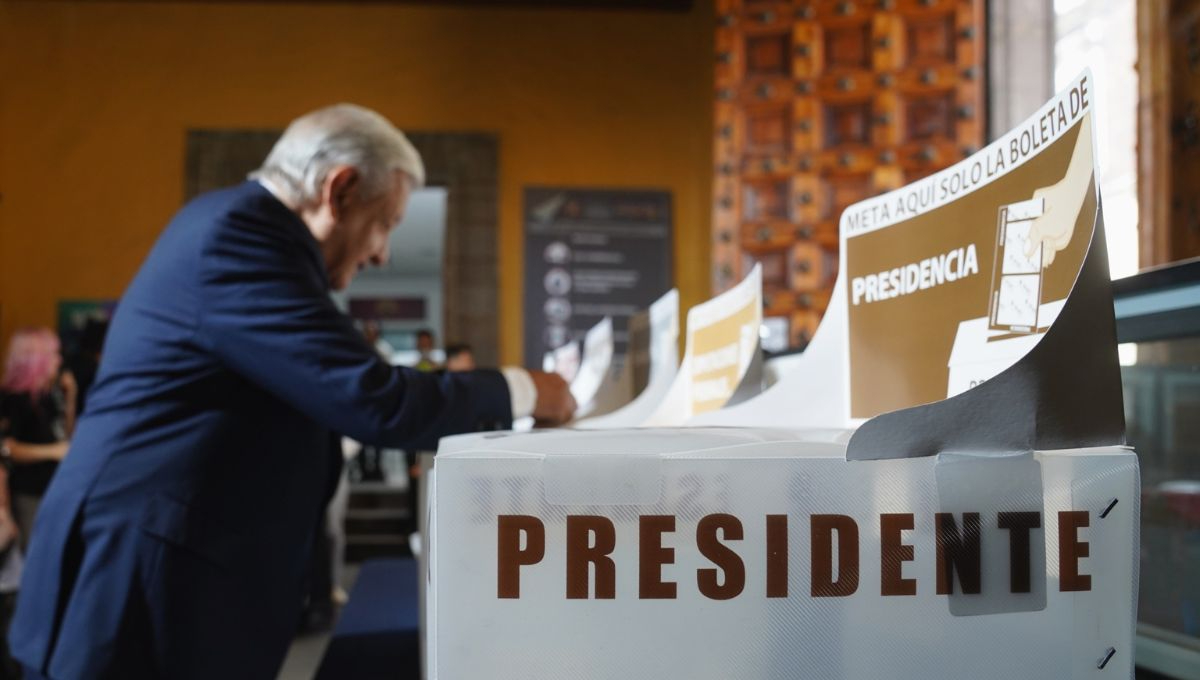 Andrés Manuel López Obrador asiste al Museo de Arte para realizar su voto