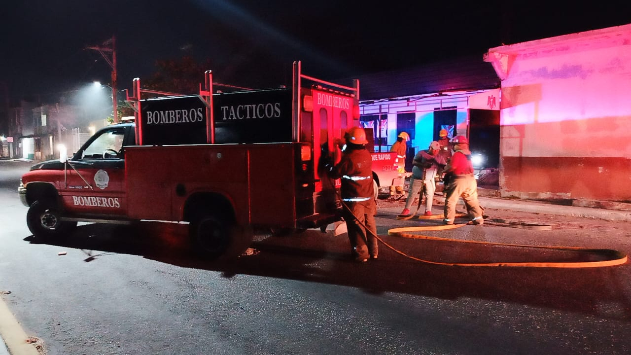 Bomberos tácticos ayudaron en las labores de emergencia en Campeche