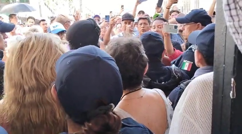 Turistas exigen votar en    una casilla especial en Playa del Carmen