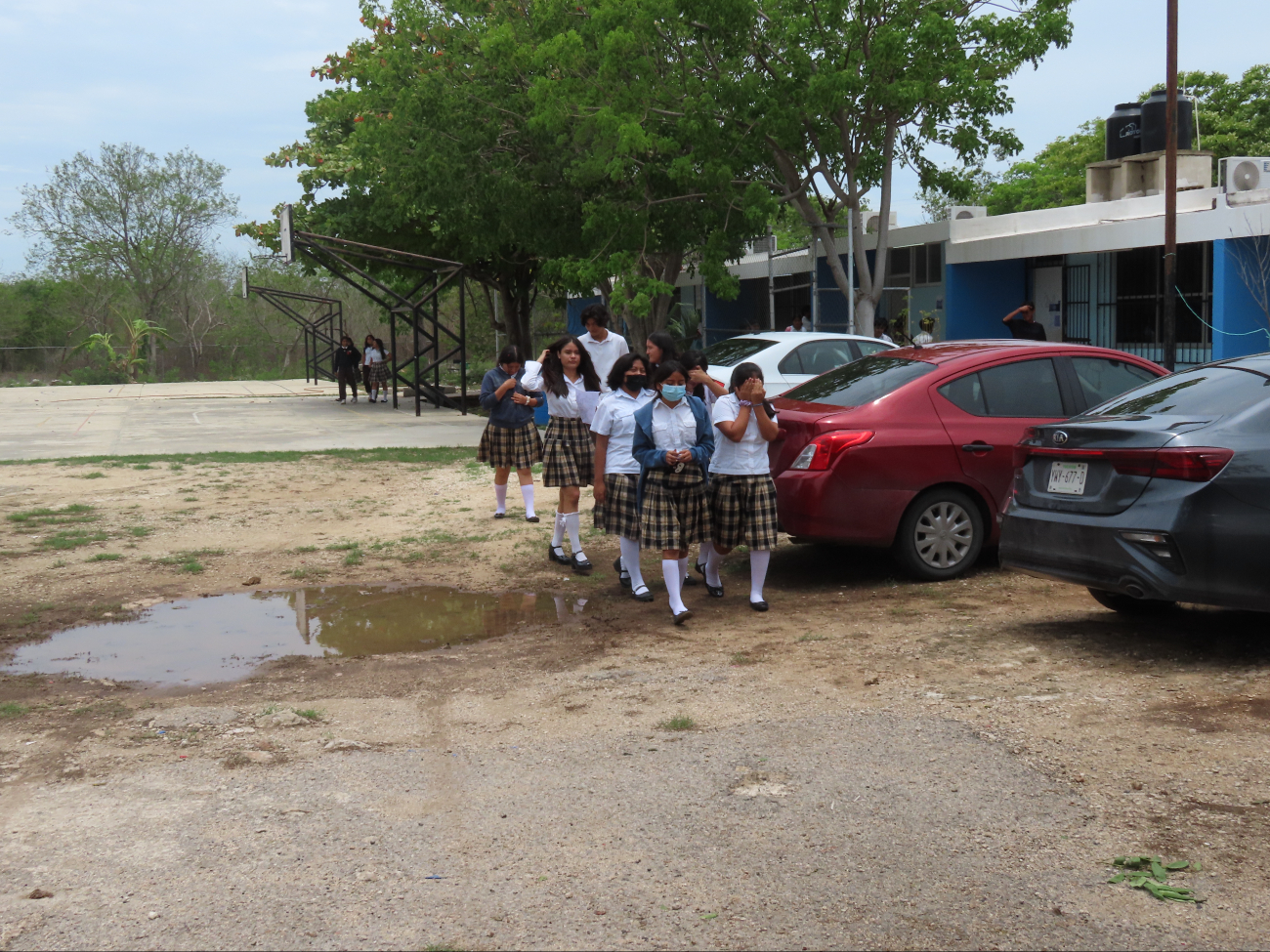 Los estudiantes se quedaron en sus casas por las lluvias