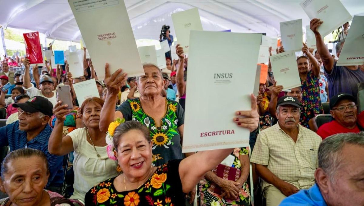 En Huatulco se entregaron escrituras como parte de las Acciones de Bienestar encabezadas por el Gobierno federal
