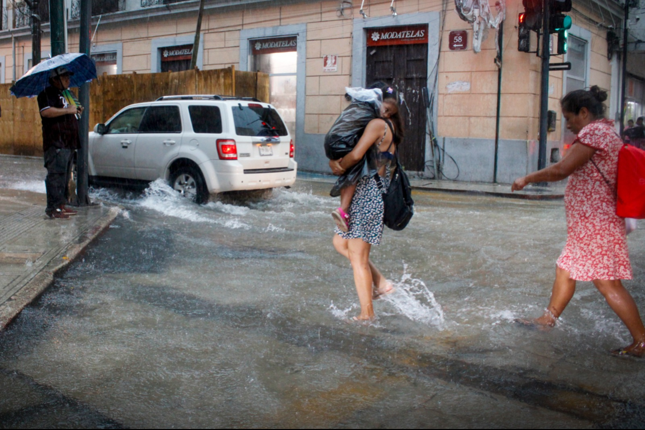 A causa de las lluvias, ciertas calles están inundadas en La Ciudad Blanca
