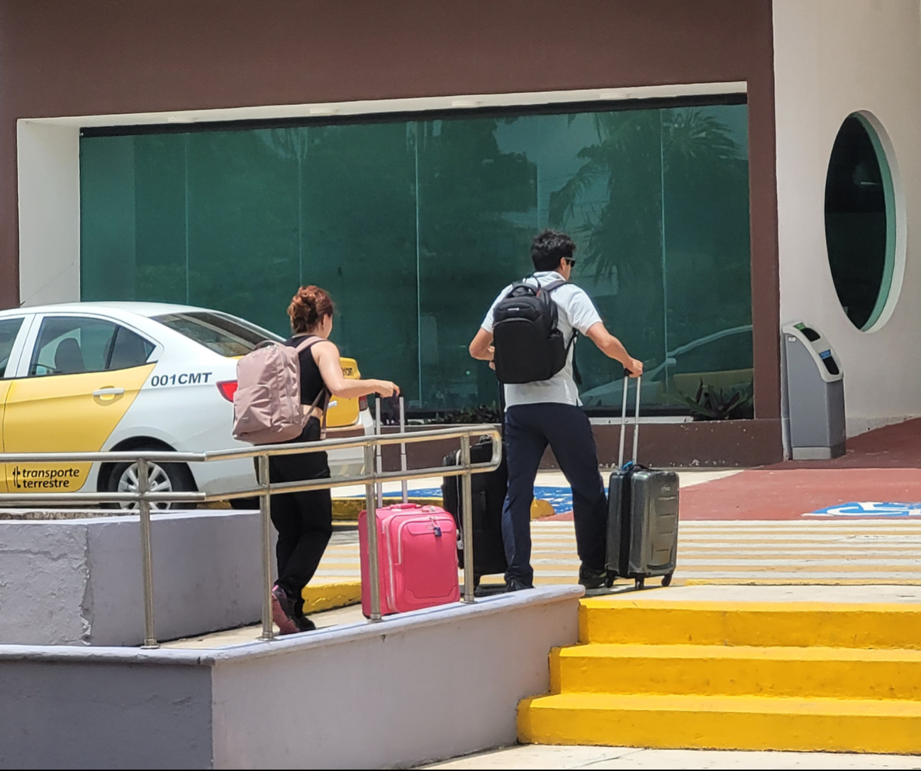 Llegada de pasajeros al Aeropuerto Internacional de Chetumal