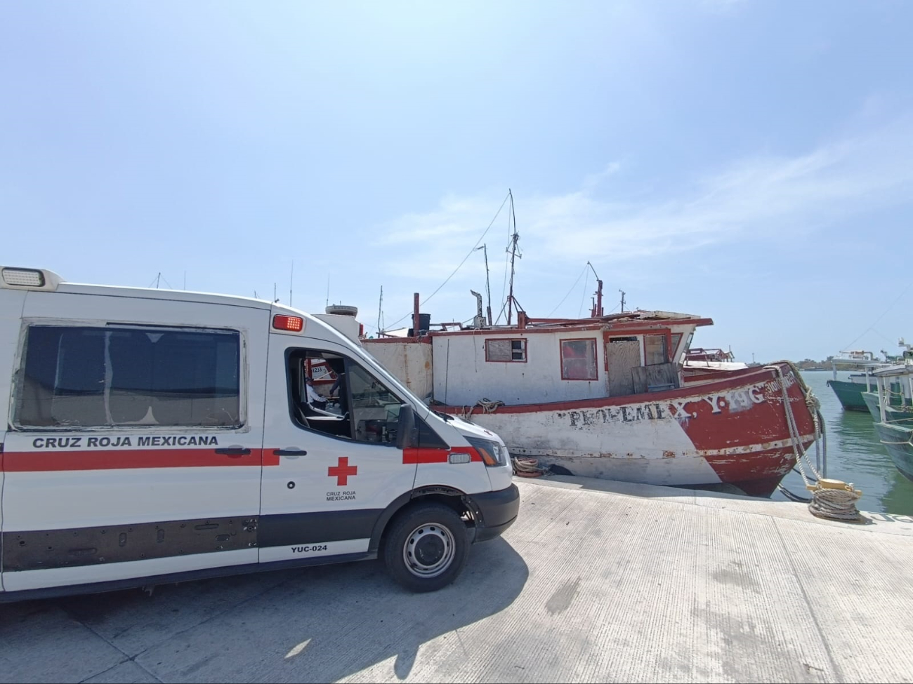 Autoridades navales y navegantes voluntarios han trabajado en conjunto para realizar rescates