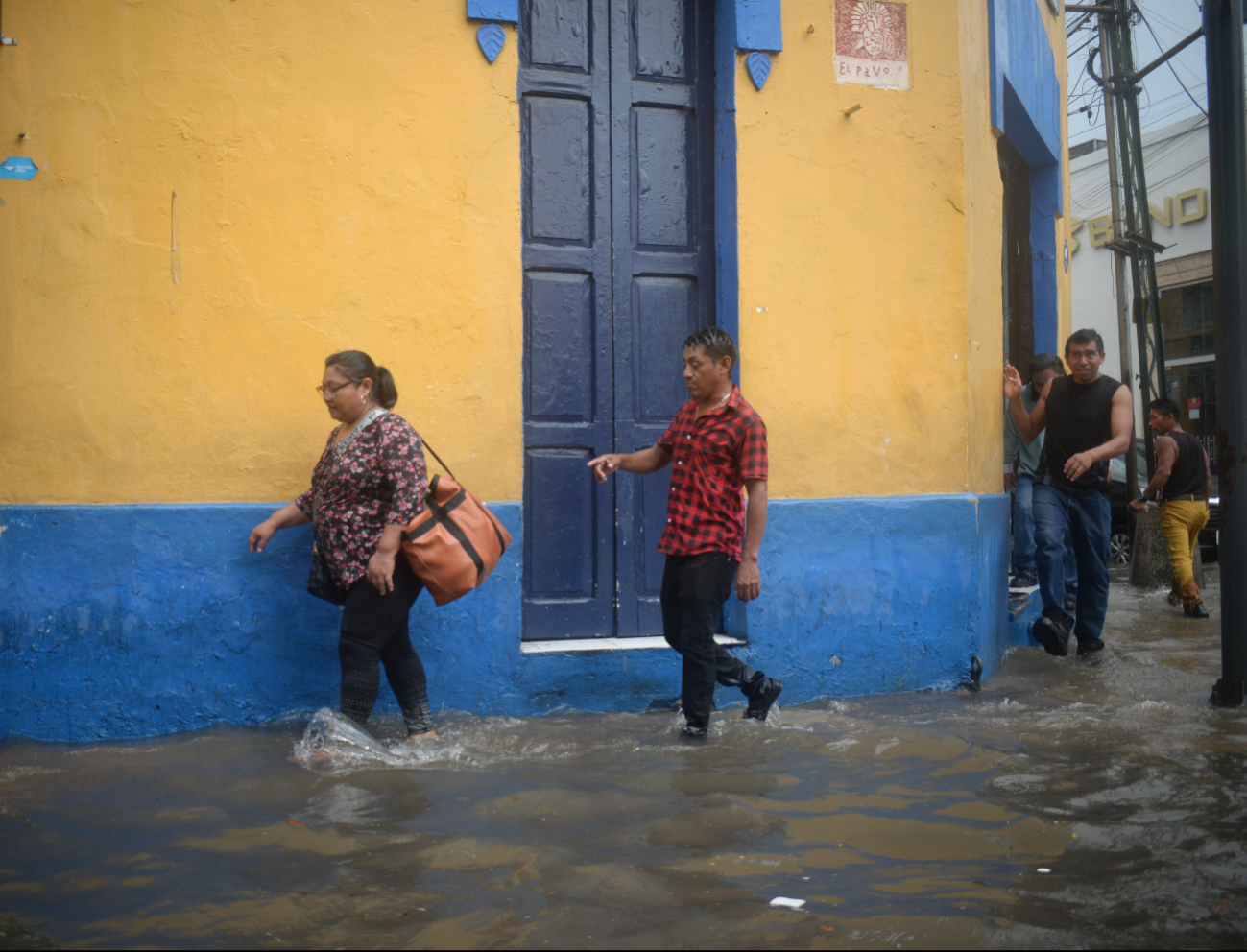 Calles inundadas en Mérida, llenas de bacterias; alertan sobre posible dermatitis