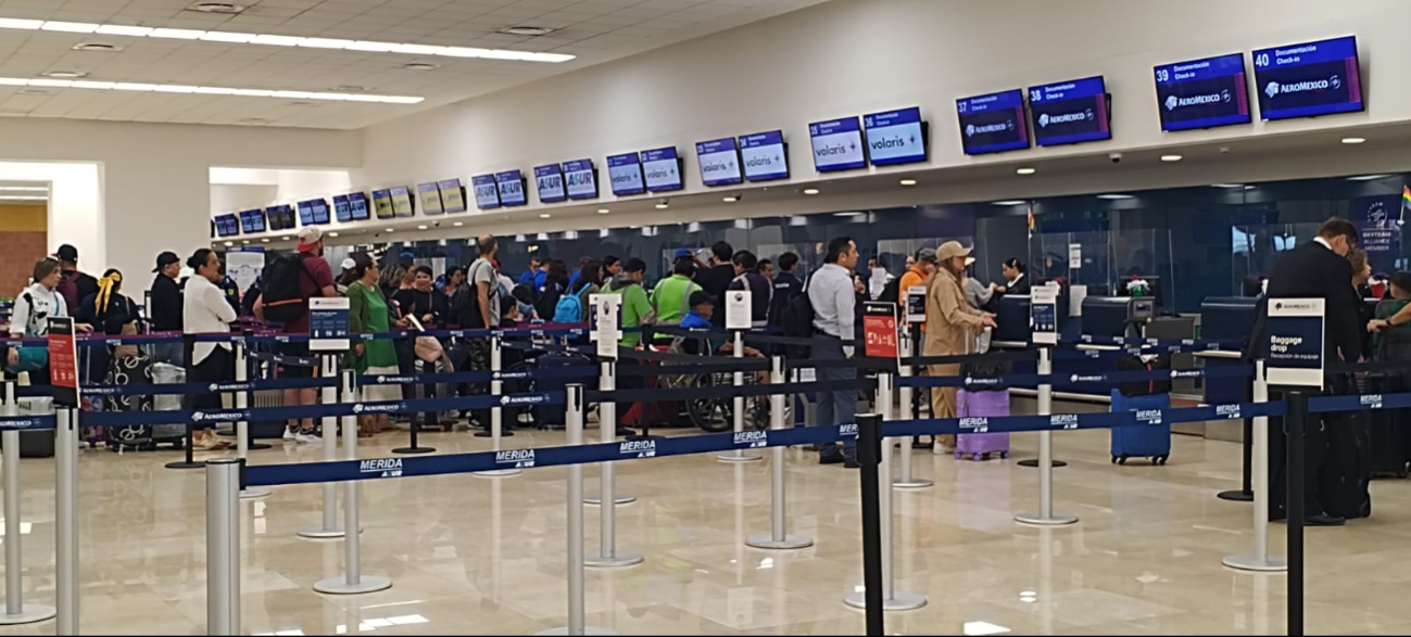 Hay gran afluencia de pasajeros en el aeropuerto de Mérida