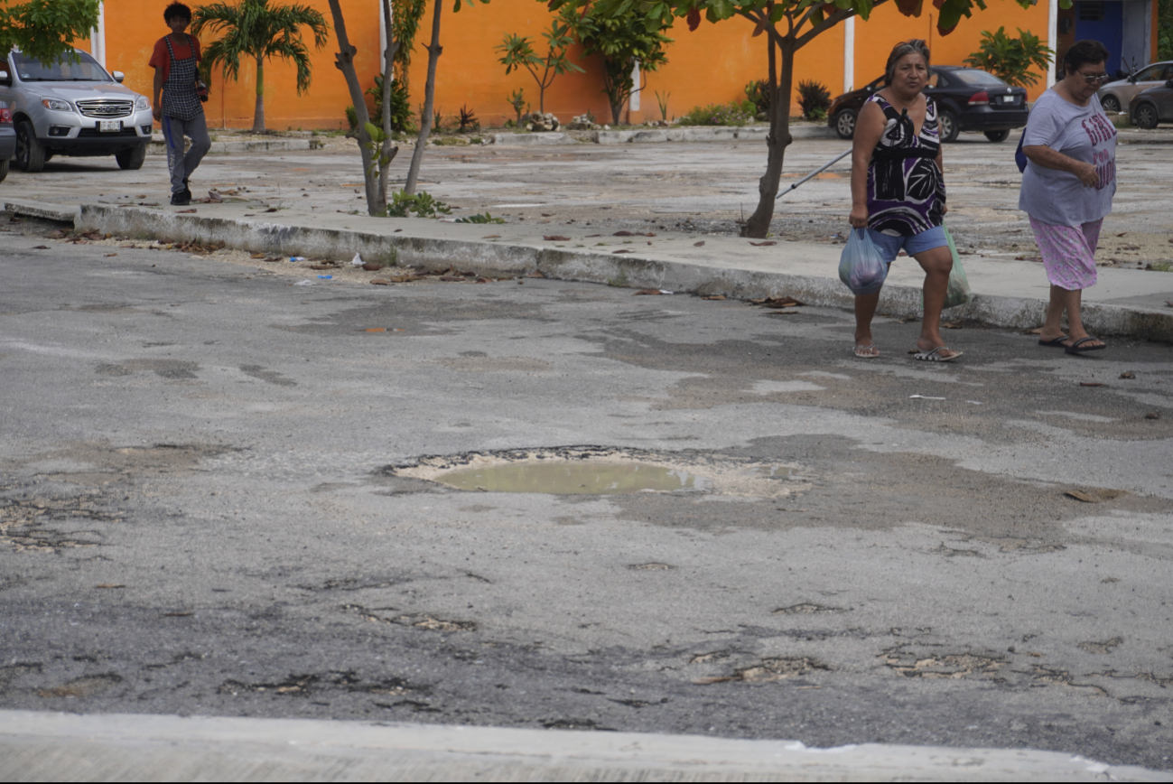 Las vías que reportan más daños en estos momentos son el tramo que se localiza entre Escárcega y Quintana Roo