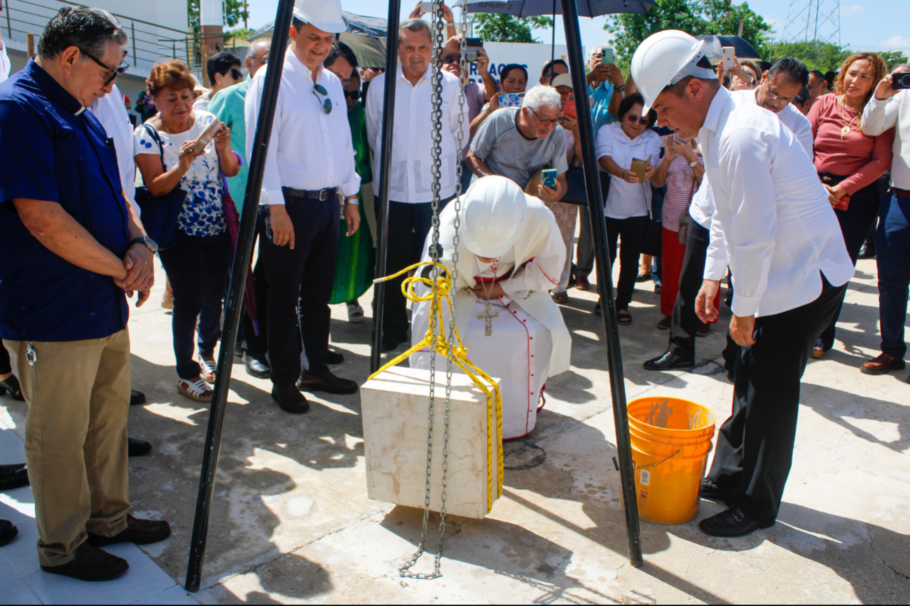 El evento estuvo encabezado por el Obispo de Yucatán