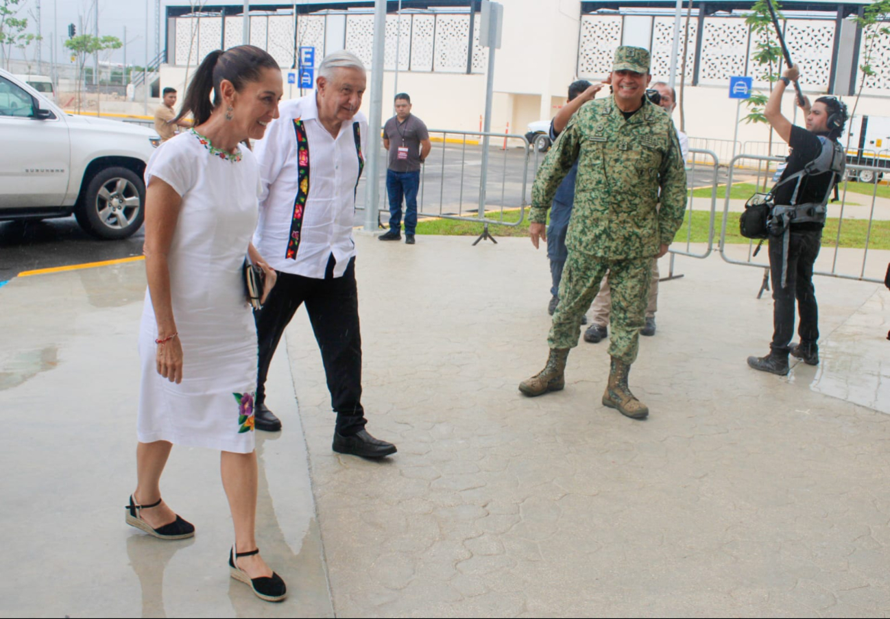 Claudia Sheinbaum y Andrés Manuel López Obrador llegaron a Teya