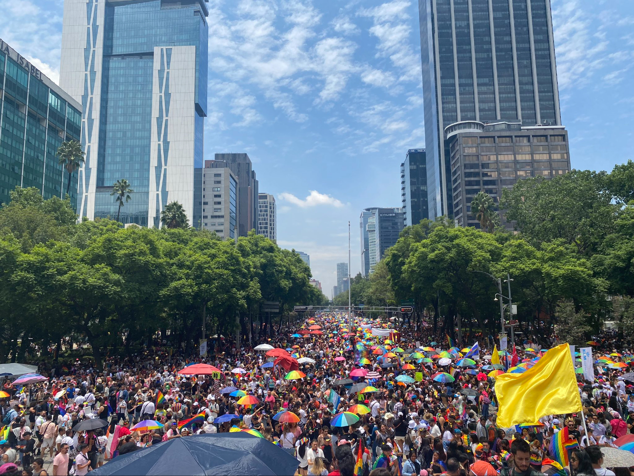 Paseo de la Reforma en la CDMX se pinta de arcoíris por la Marcha LGBT+ 2024