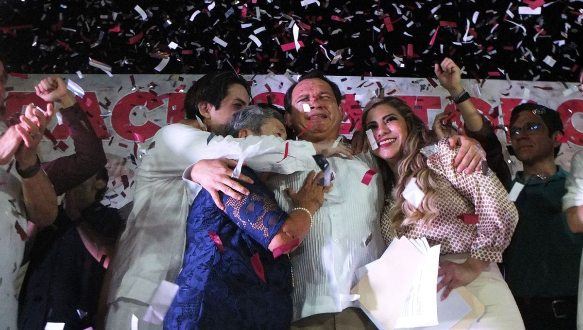 Joaquín Díaz Mena llora al festejar su triunfo como virtual gobernador de Yucatán