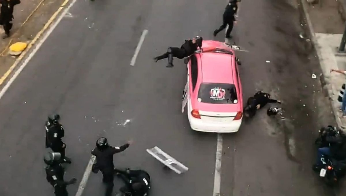 Taxista embiste a policías en plena manifestación en CDMX; hay 7 heridos: VIDEO