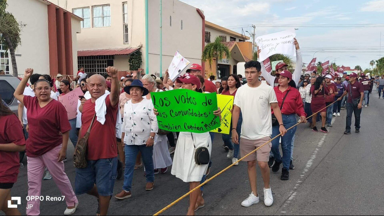 Exhiben a la Alcaldesa en reelección de Chetumal por organizar marcha con acarreados   
