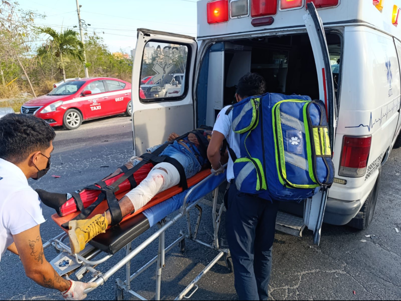 Los motociclistas fueron enviados al hospital en Cancún