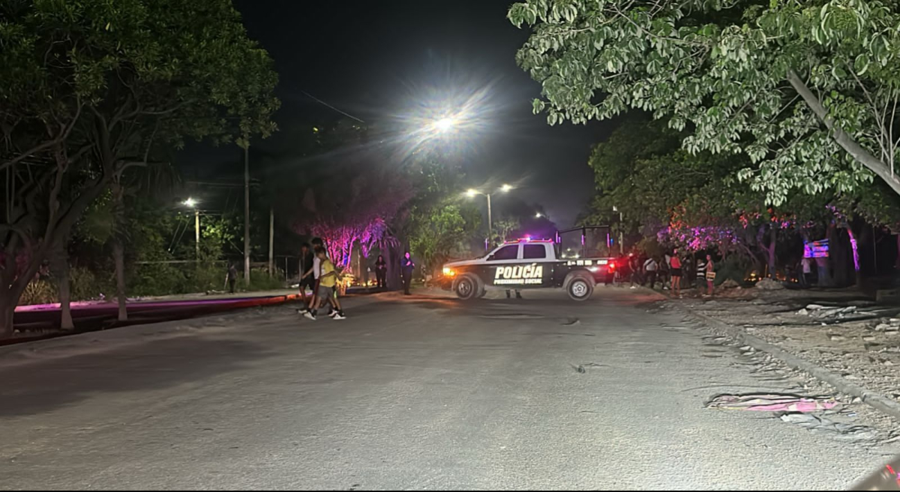 Policías rodean el área en Cancún