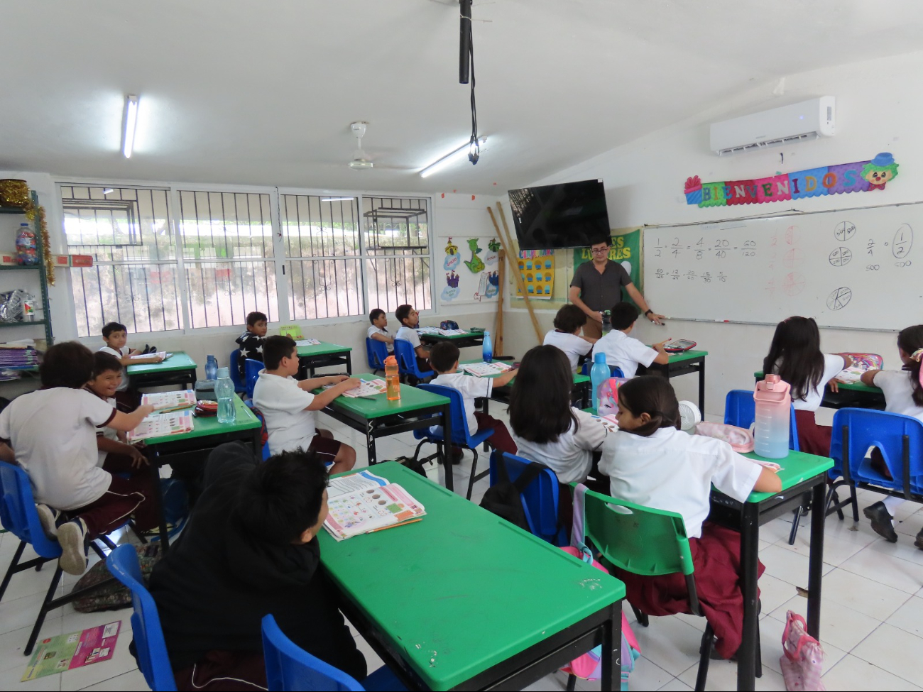 Alumnos toman clases en Yucatán