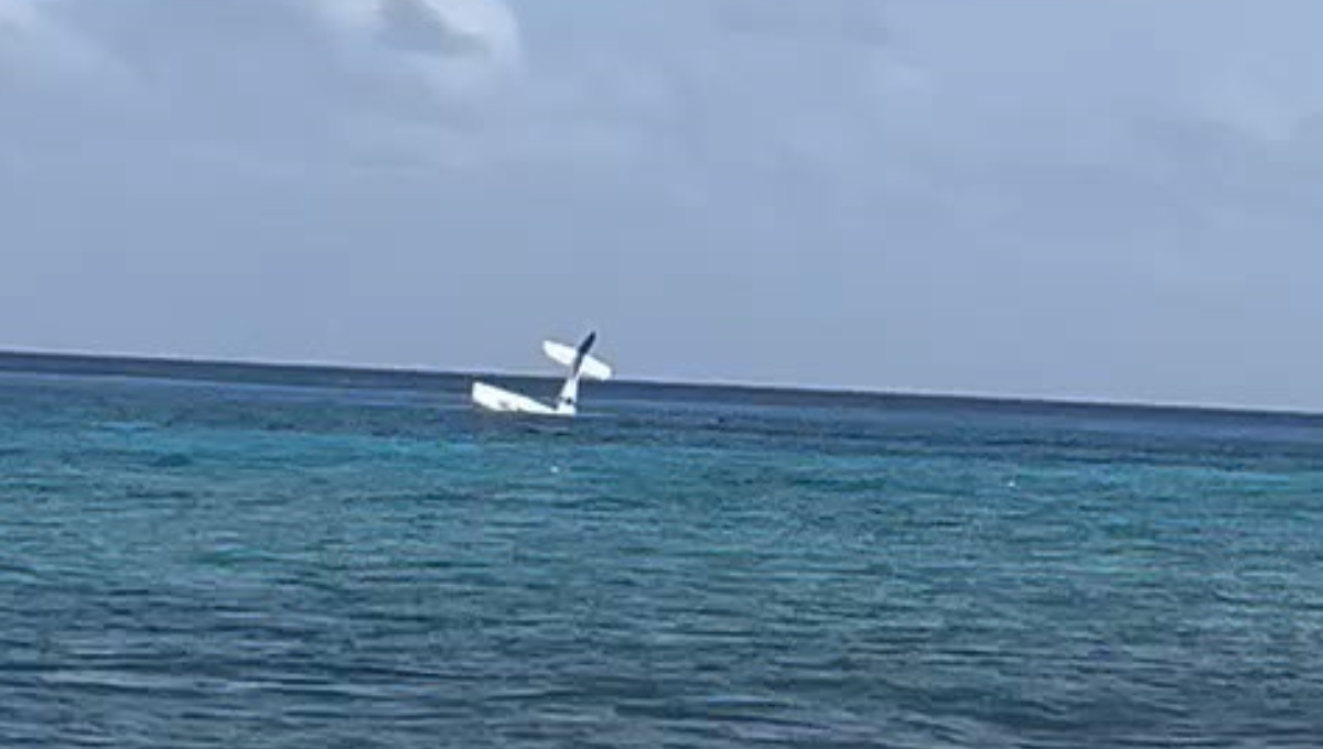 Avioneta se desploma en el mar en Cozumel: VIDEO