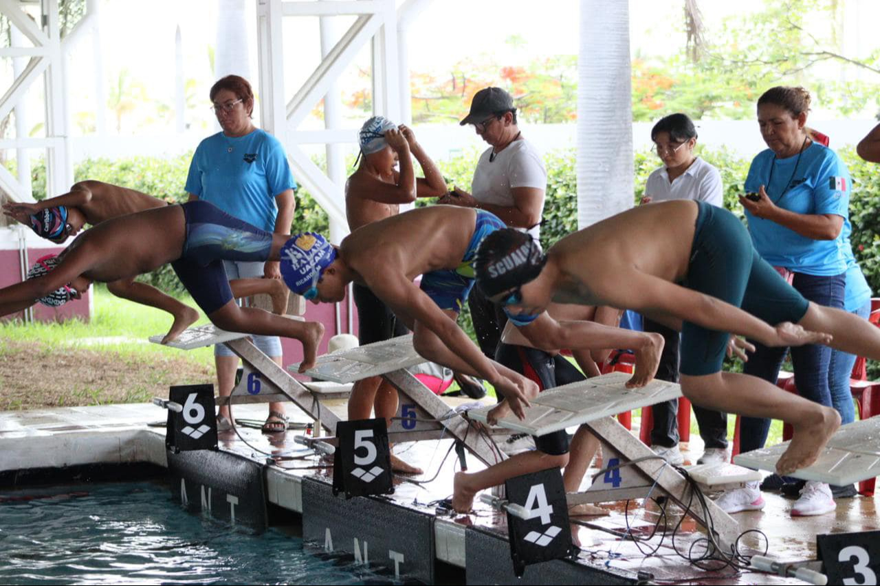   Campeche: Más de 300 deportistas y 32 clubes compiten en la Copa Maya de Natación  