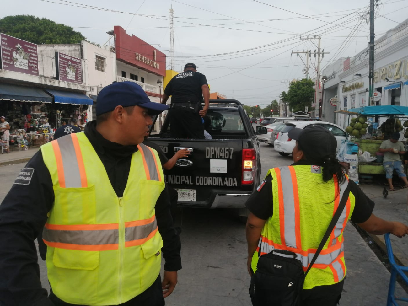 Autoridades policiacas recorren las calles de Progreso