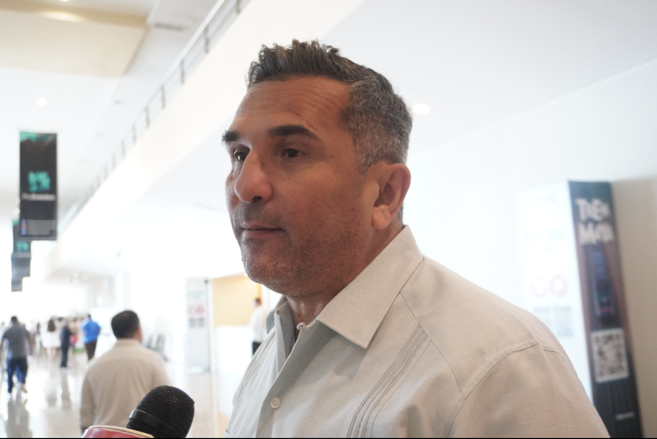 Mauricio Arceo Piña, Secretario de Turismo, explica la necesidad de que los turistas internacionales conozcan los servicios y recorridos en Campeche