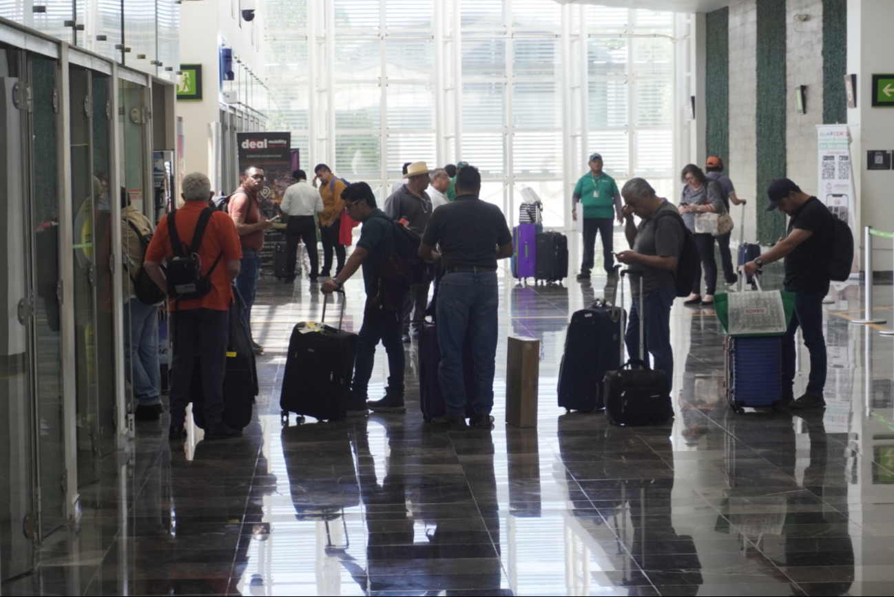 La Guardia Nacional tuvo presencia en el área de ascenso y descenso de pasajeros en el Aeropuerto Internacional de Campeche.