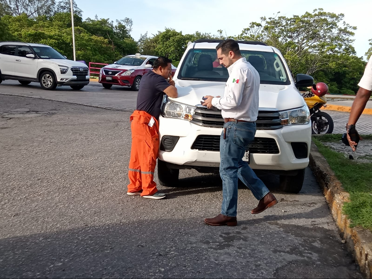 La policía arrestó momentáneamente al conductor de la camioneta para evitar que se diera a la fuga.