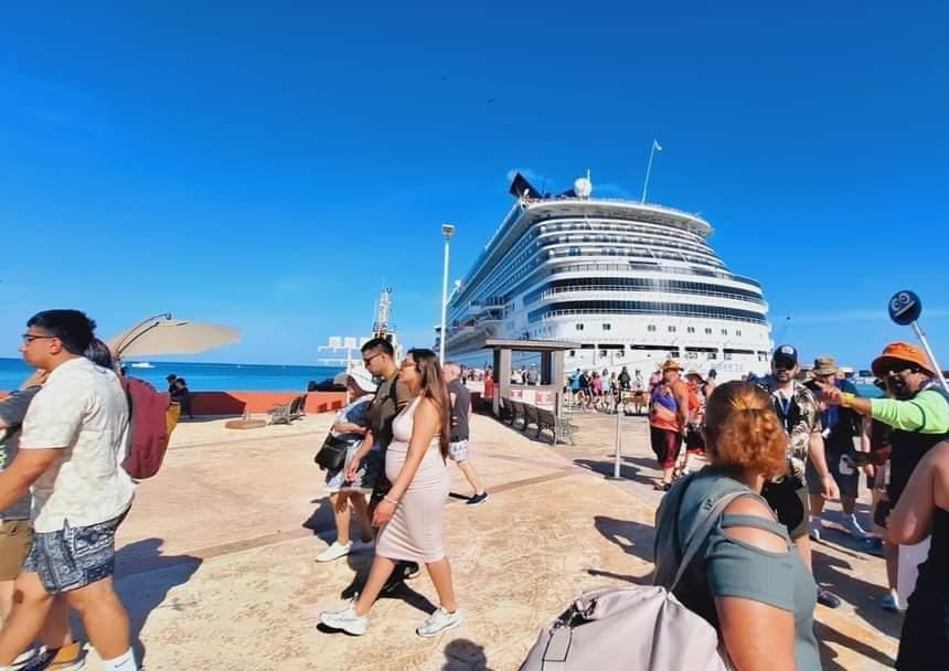 Crucero Carnival Valor arriba a Progreso con más de 3 mil pasajeros 