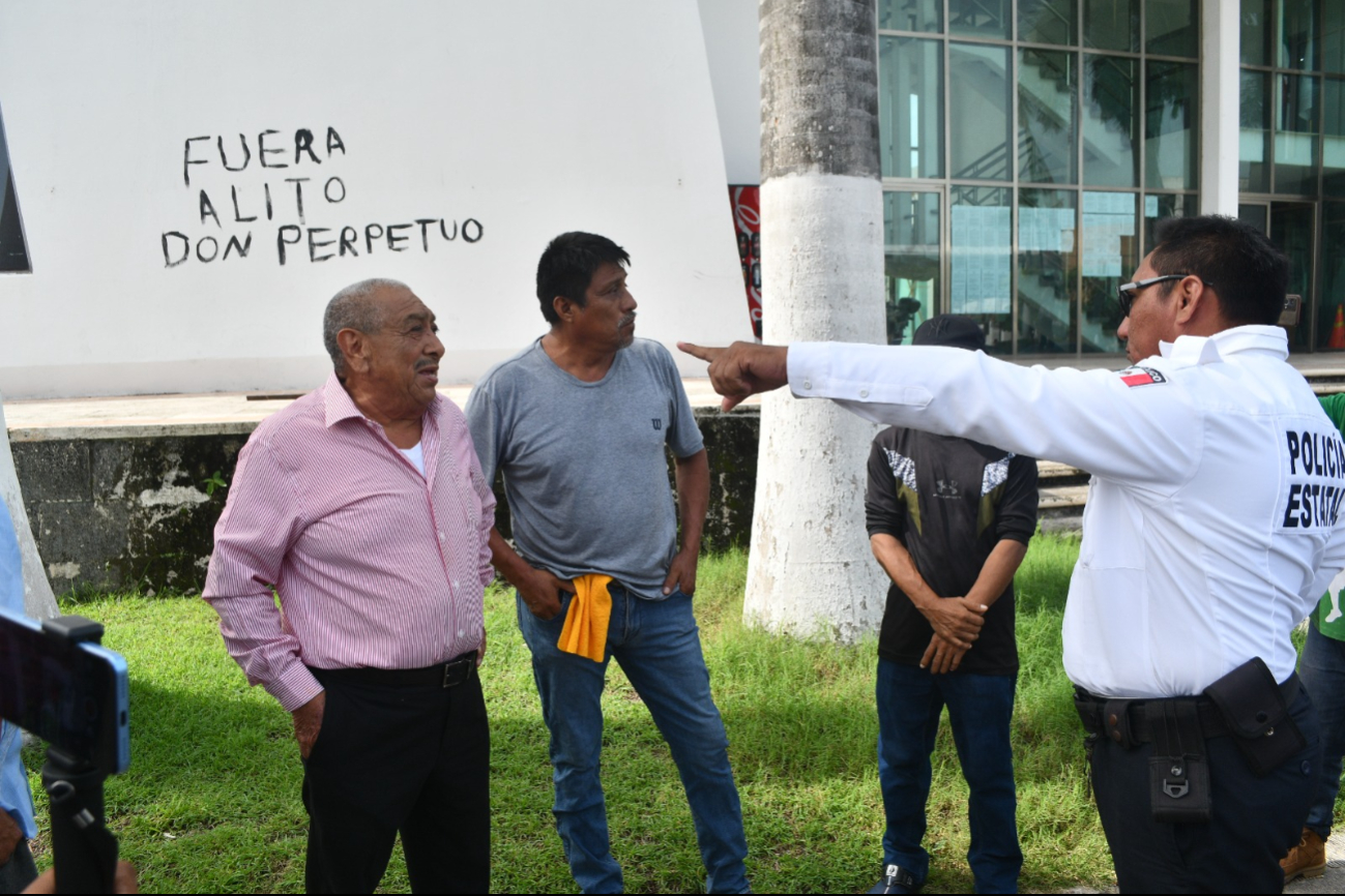 La directiva del PRI denunció el presunto delito a la Secretaría de Protección y Seguridad Ciudadana.