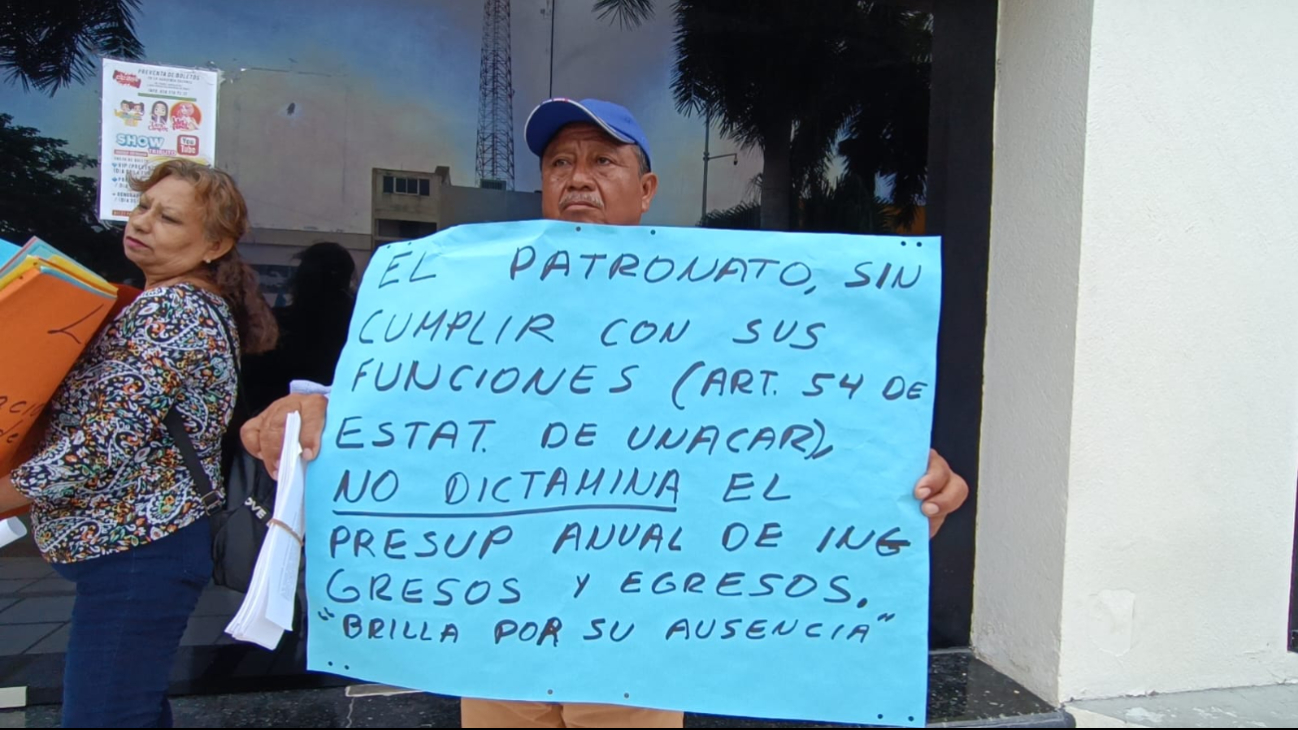 Los extrabajadores llevan tres años sufriendo por la falta de pagos y la mala administración de la universidad.