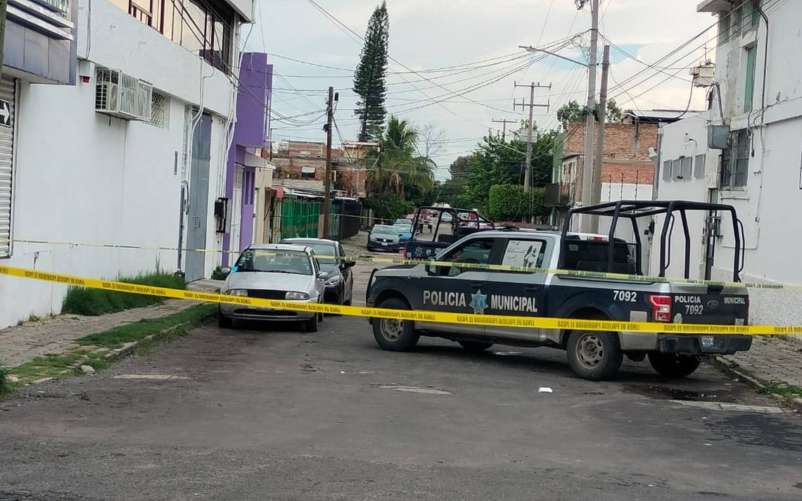 Agentes de seguridad mantienen la zona acordonada en Celaya