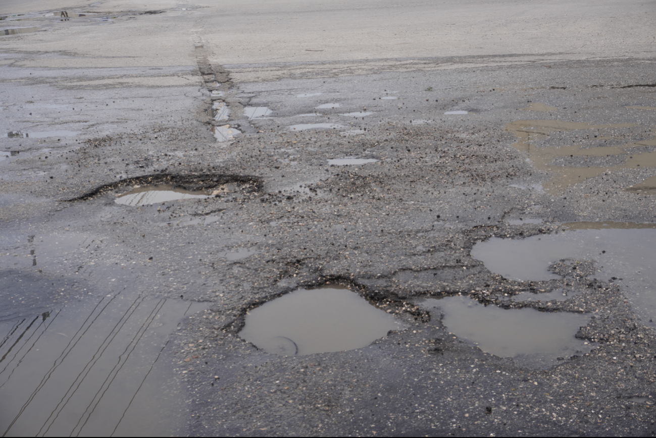 Aseguró que gran parte de las calles de las colonias parece que sufrieron un ‘bombardeo’