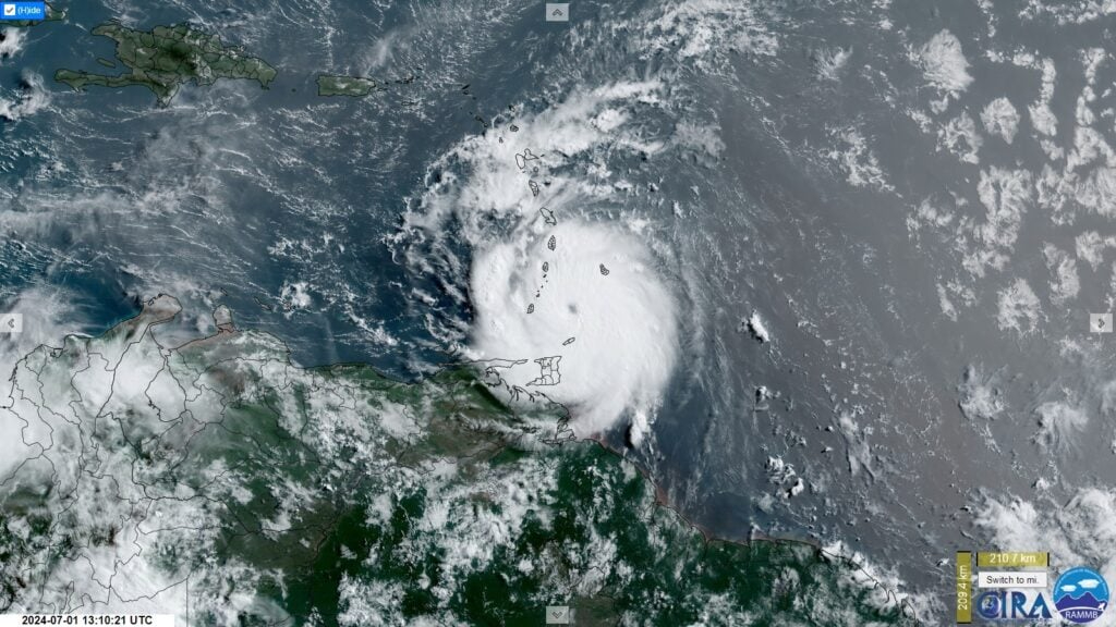 Imagen del huracán Beryl tomada por satélites desde el espacio exterior