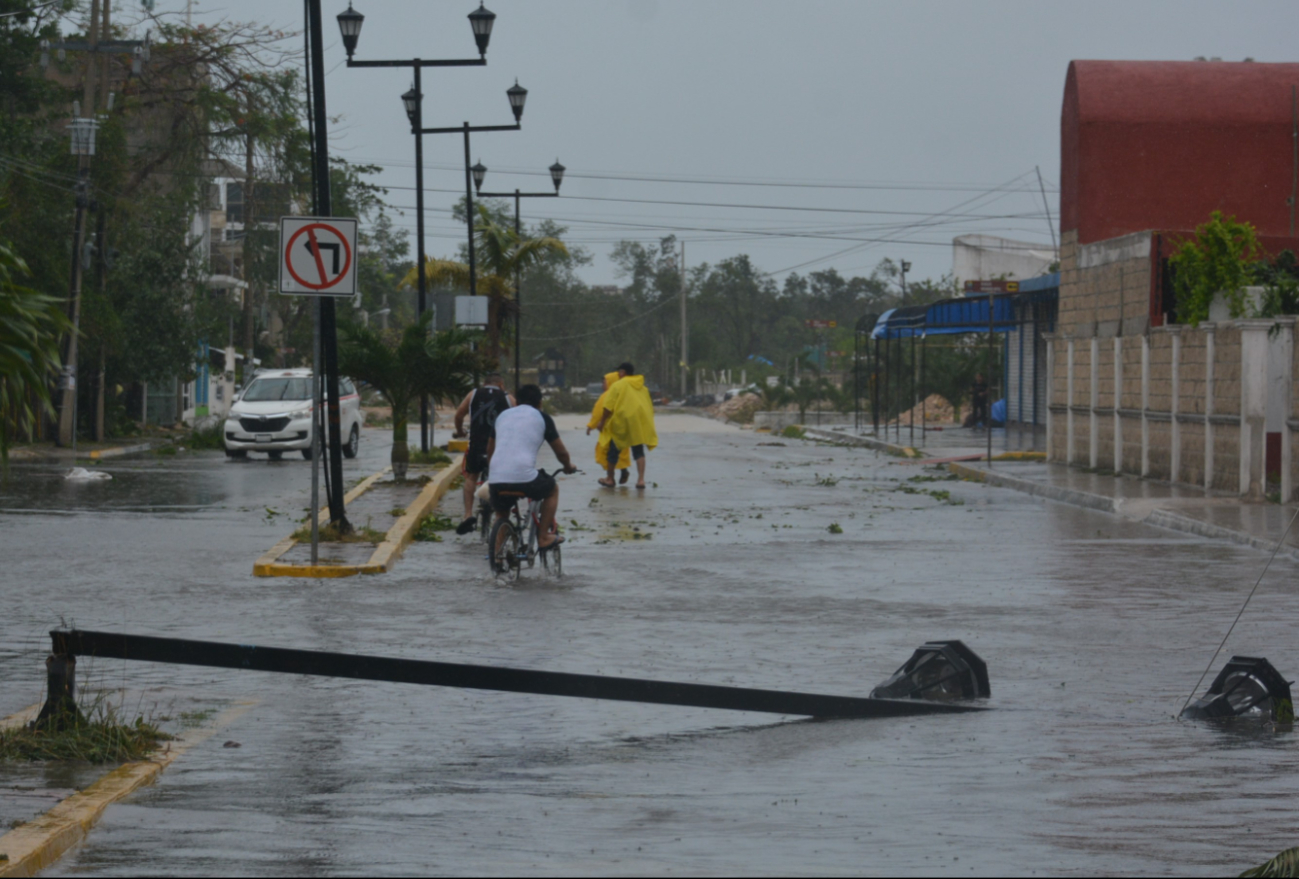 Se pronostica que durante el jueves, continúe desplazándose hacia las costas de Quintana Roo
