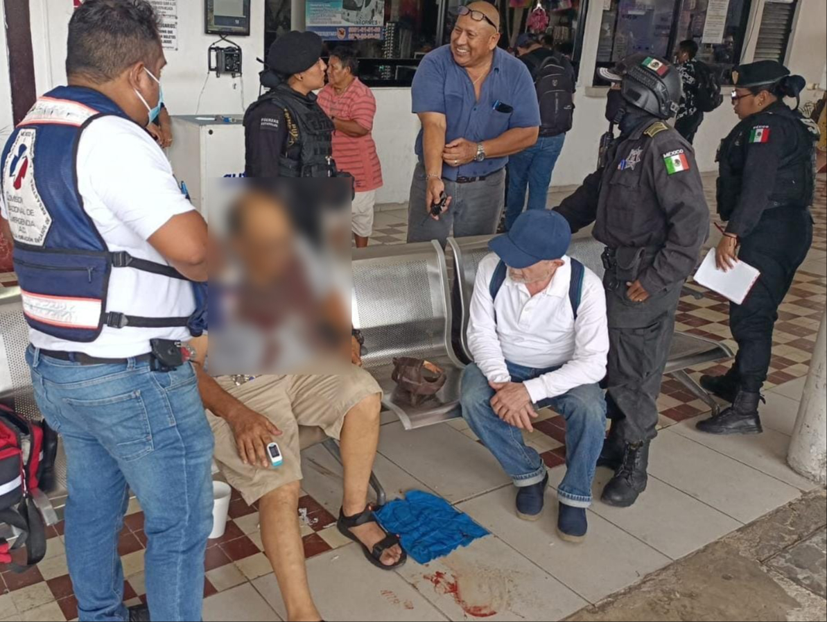 El hombre fue atendido por paramédicos