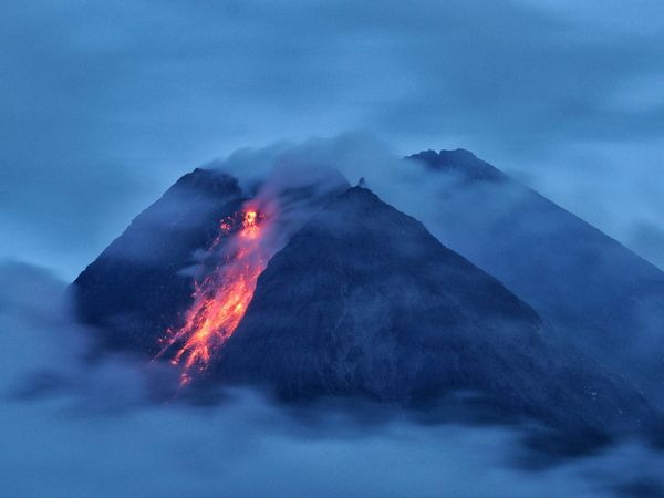 Indonesia entra en alerta por erupción del volcán Merapi