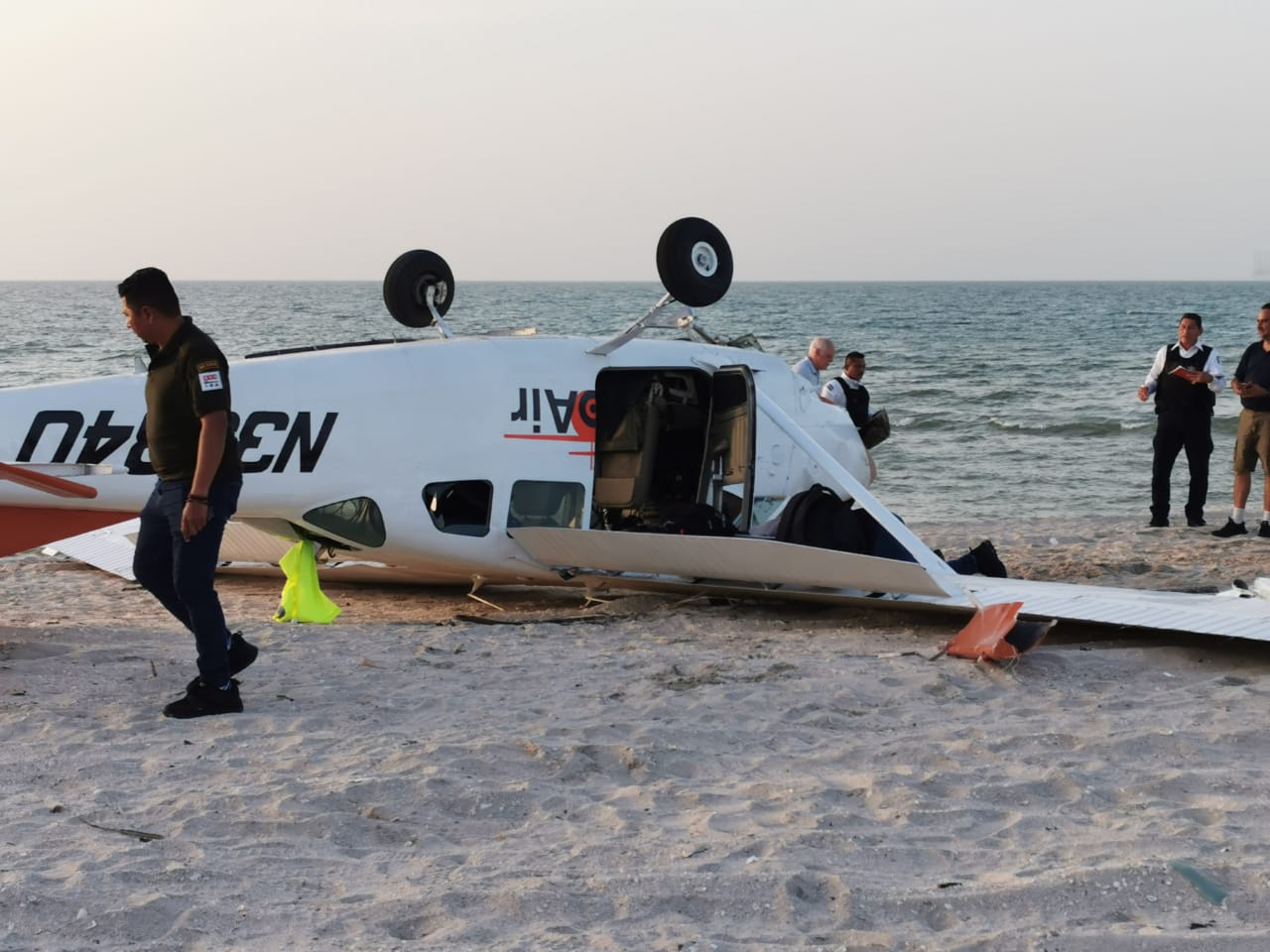 La aeronave permanece en la playa