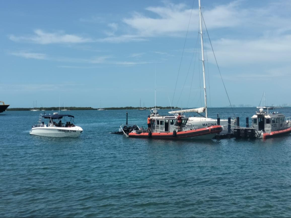 Una embarcación menor rescató al pescador en Isla Mujeres