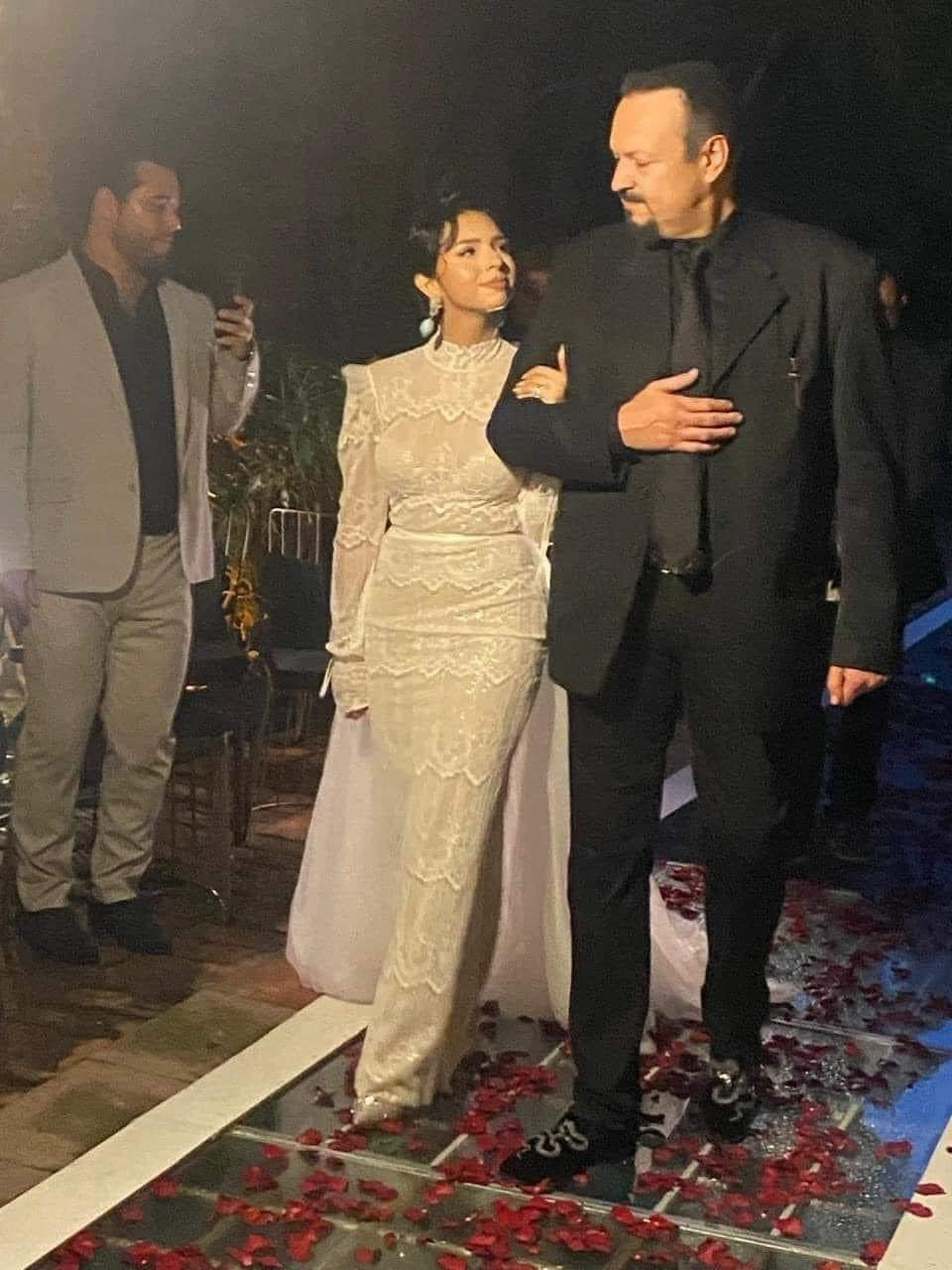 Ángela y Pepe Aguilar en la supuesta boda