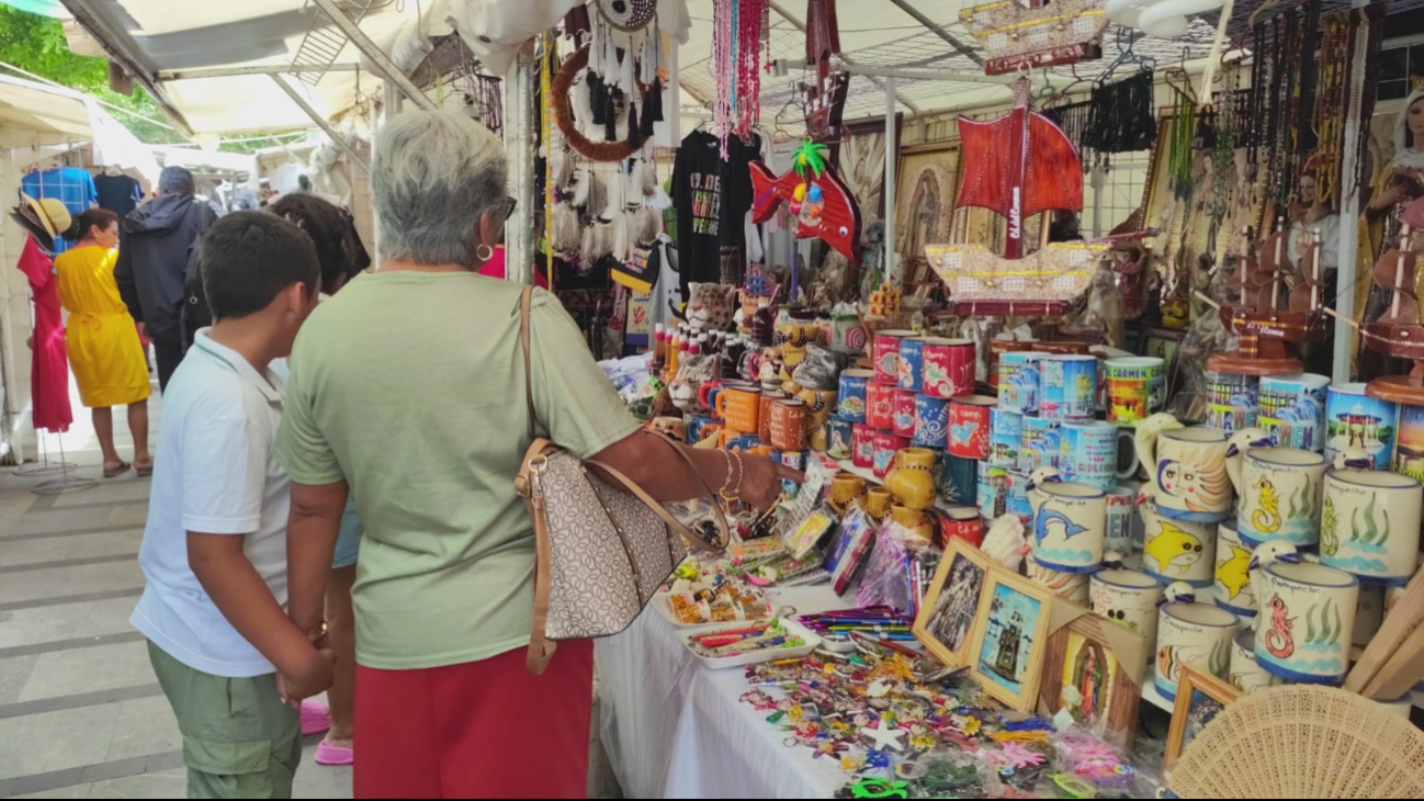 En el caso de Miriam Rangel, que trabaja con conchas y caracoles, sus productos “volaron” y está haciendo más, declaró.