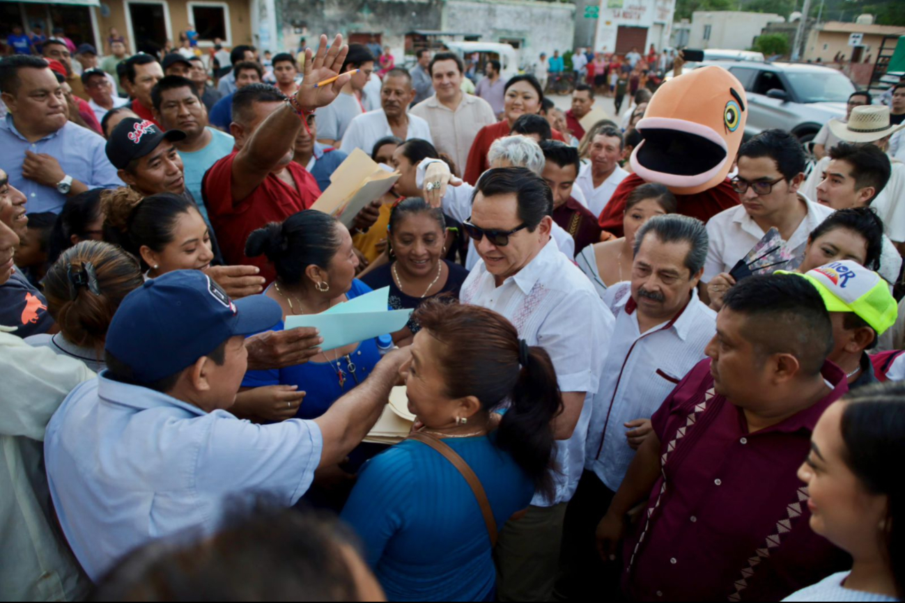 Joaquín Díaz Mena visitó los municipios de Chikindzonot y Tixcacalcupul